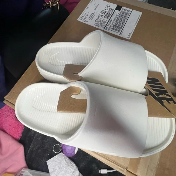 X SOLD X 

Nike White Slide Sandals - Picture 6 of 7